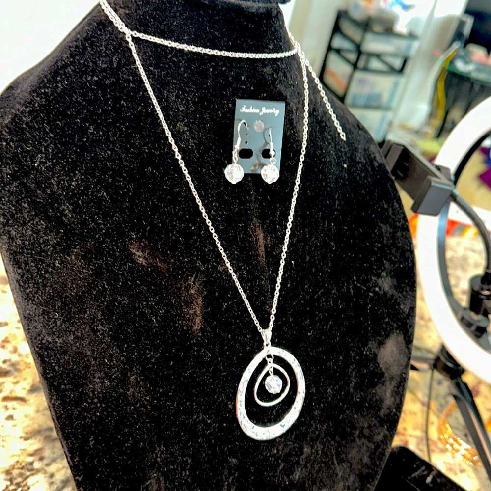 Beautiful silver tone necklace with matching earring